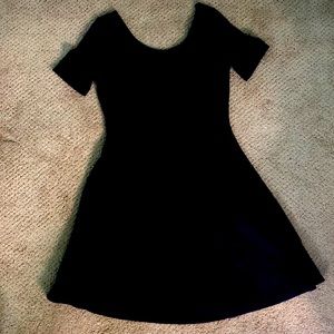 🟢 H&M Most Flattering Black Dress